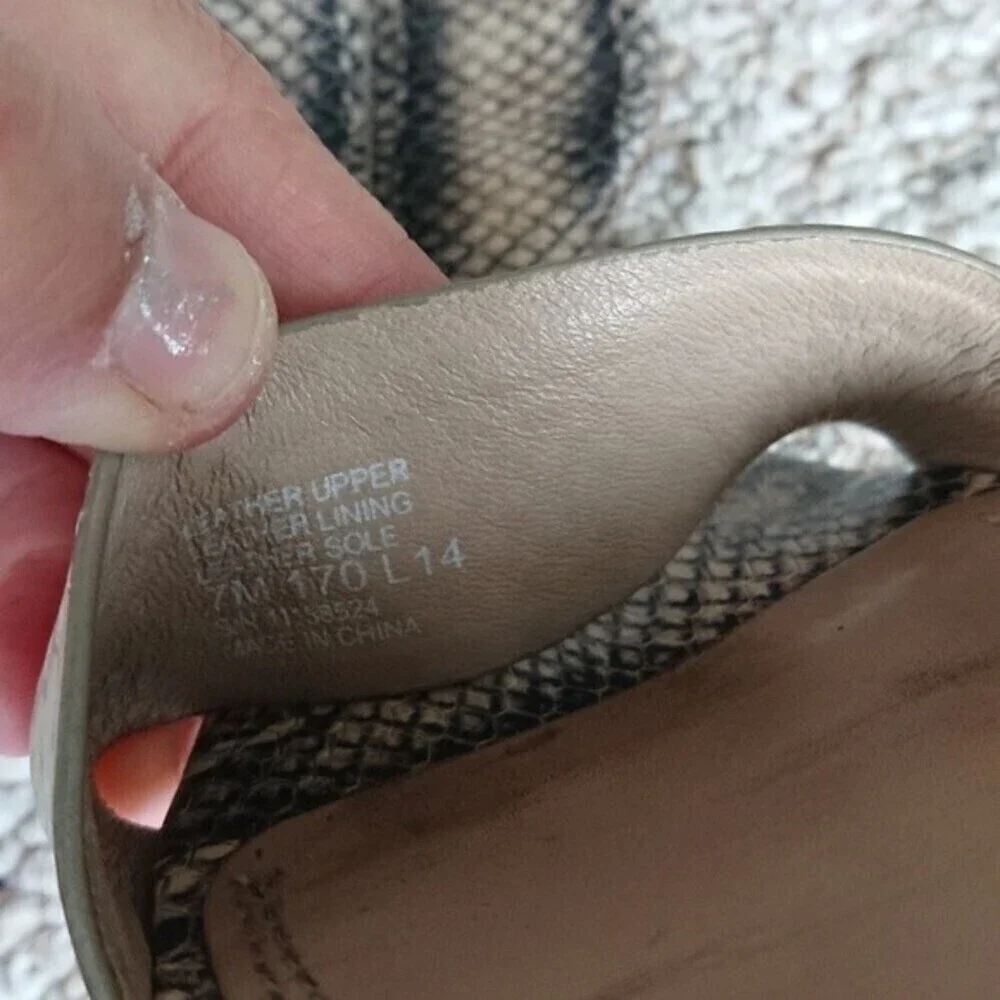 Tory Burch Savannah Snakeskin Print Flat Sandals size 7M